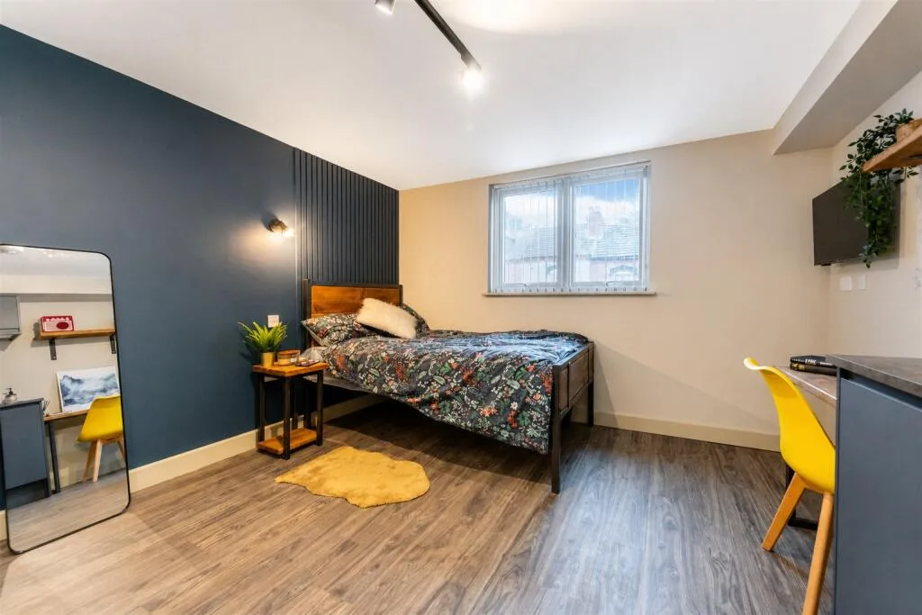 6 bedroom house for rent