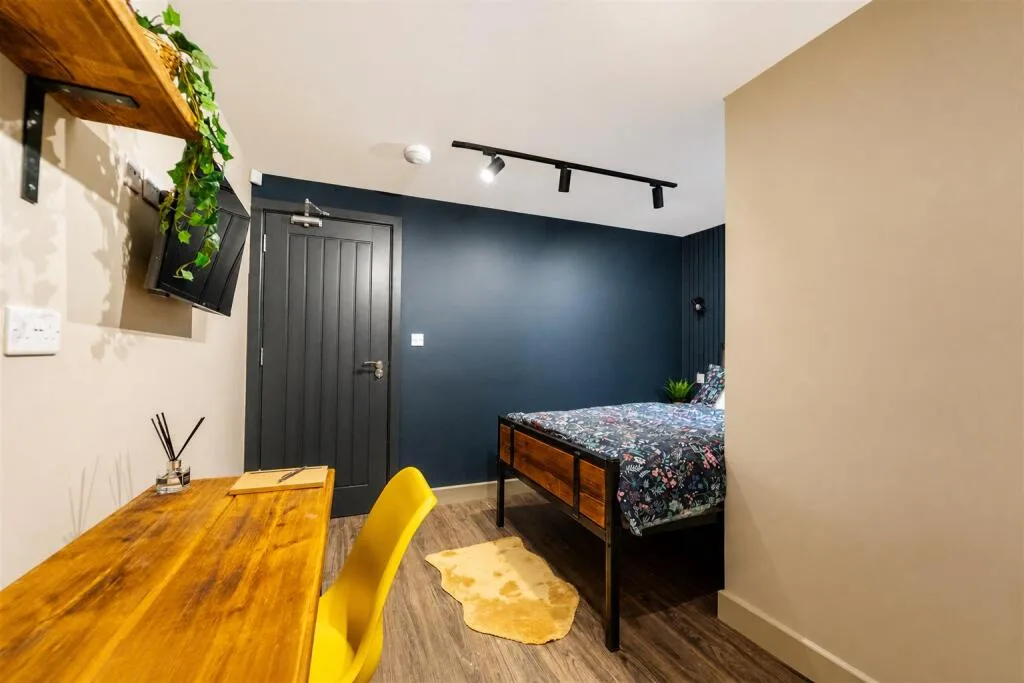 6 bedroom house for rent