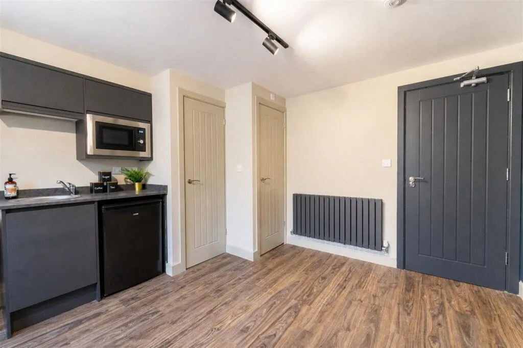 6 bedroom house for rent
