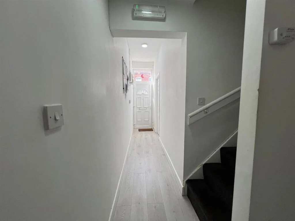 6 bedroom terraced house for rent