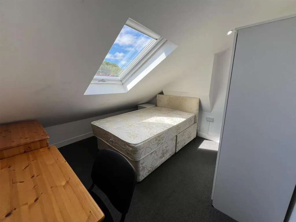 6 bedroom terraced house for rent
