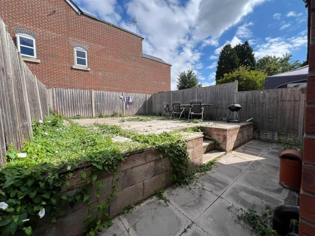 6 bedroom terraced house for rent
