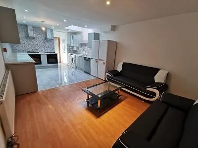 7 bedroom terraced house for rent