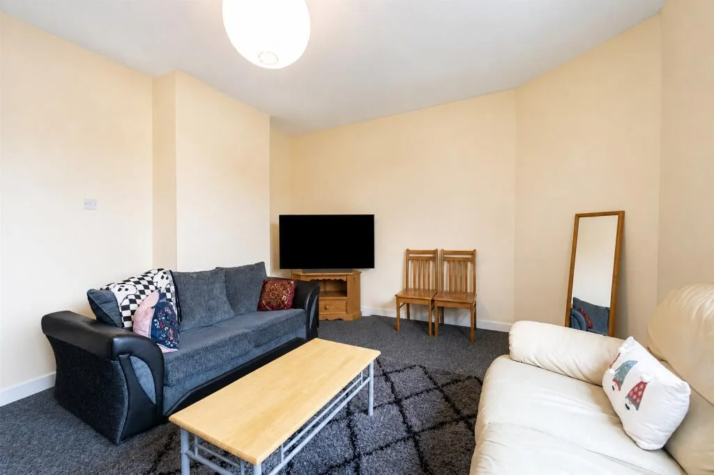 5 bedroom house for rent