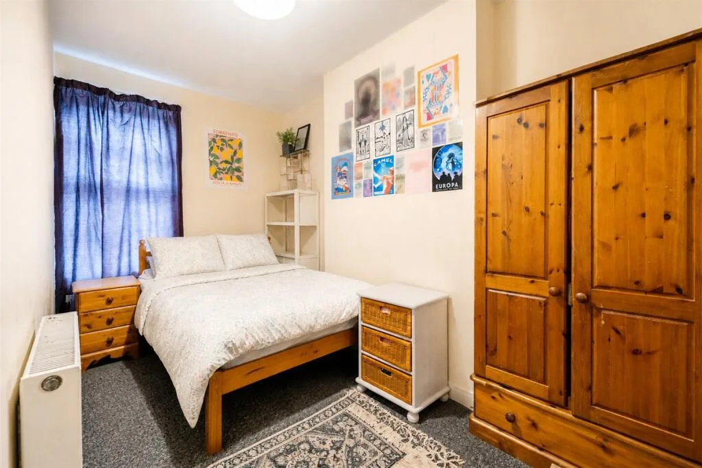 5 bedroom house for rent