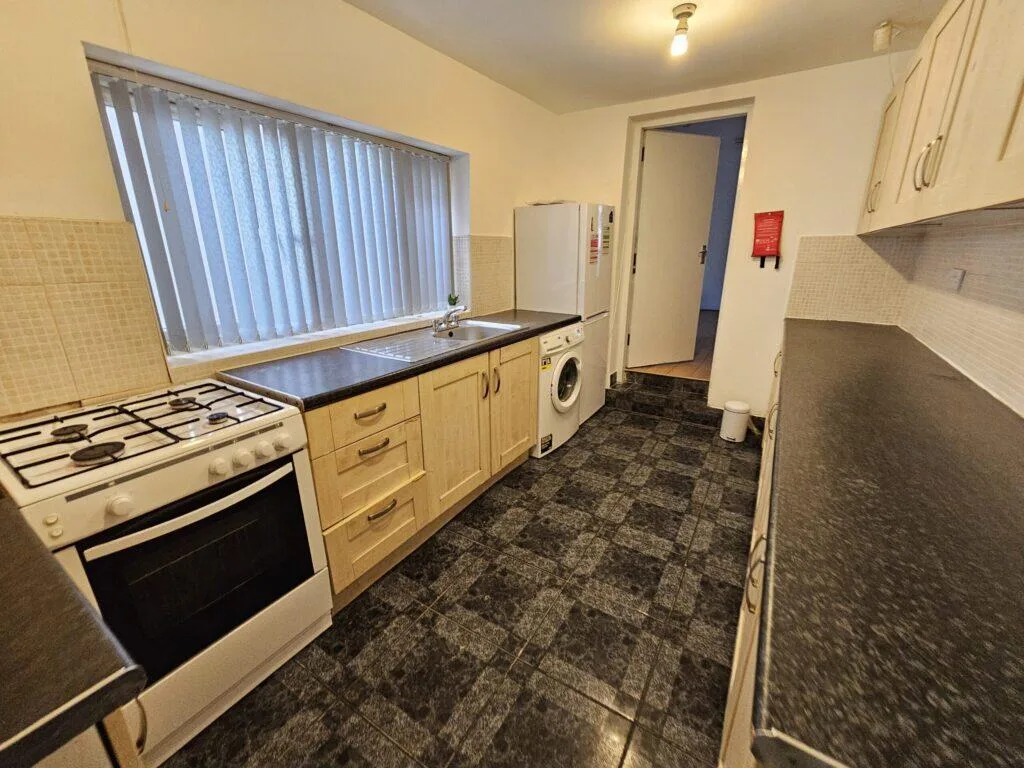 7 bedroom terraced house for rent