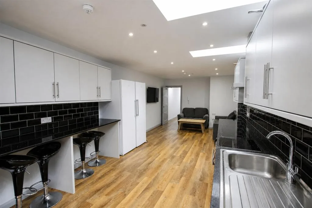 5 bedroom house for rent