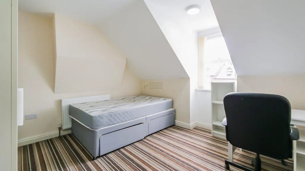7 bedroom terraced house for rent