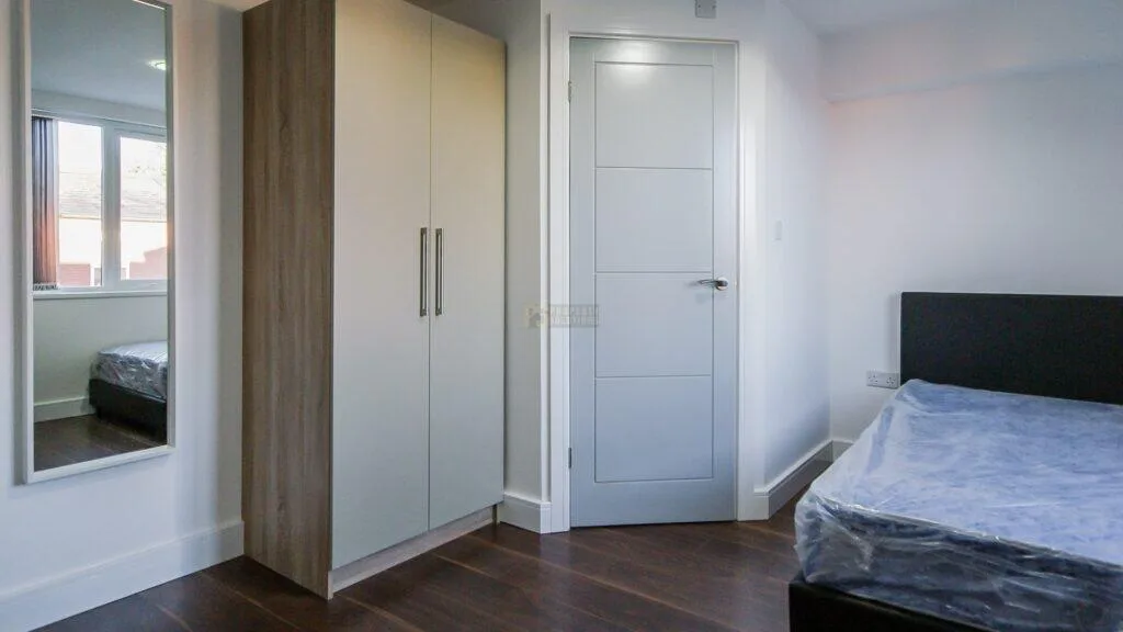 6 bedroom property for rent