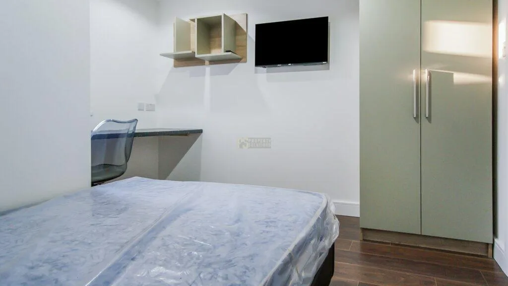 6 bedroom property for rent