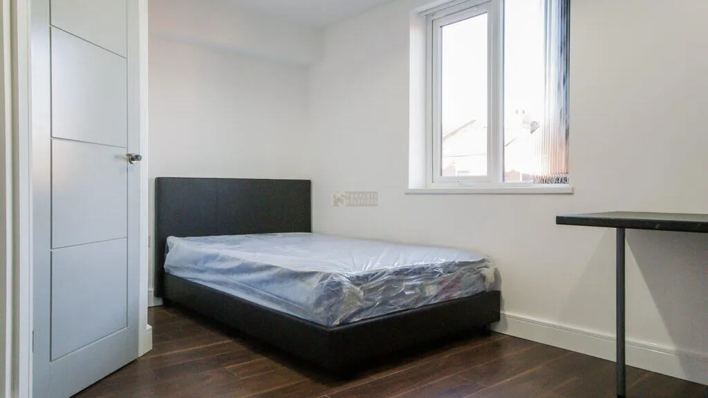 6 bedroom property for rent