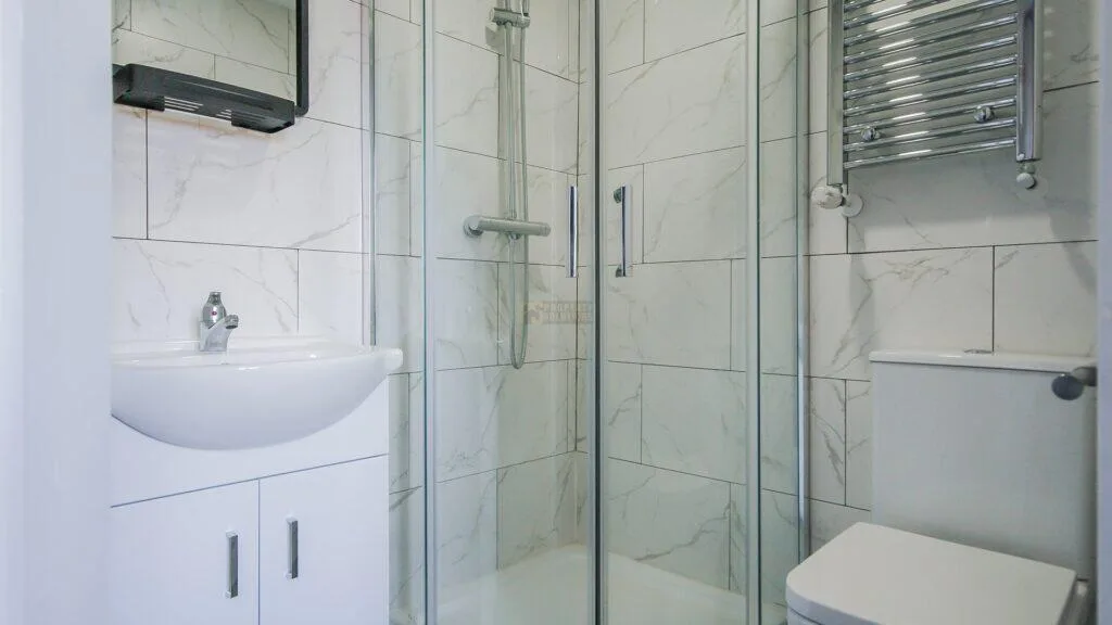6 bedroom property for rent