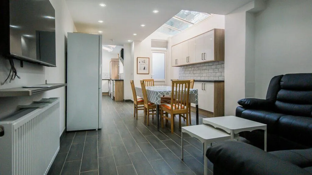 6 bedroom property for rent