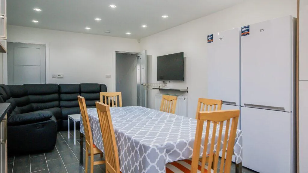 6 bedroom property for rent
