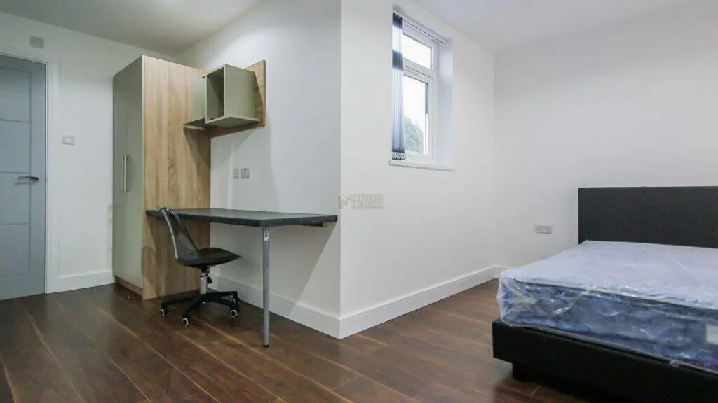 6 bedroom property for rent