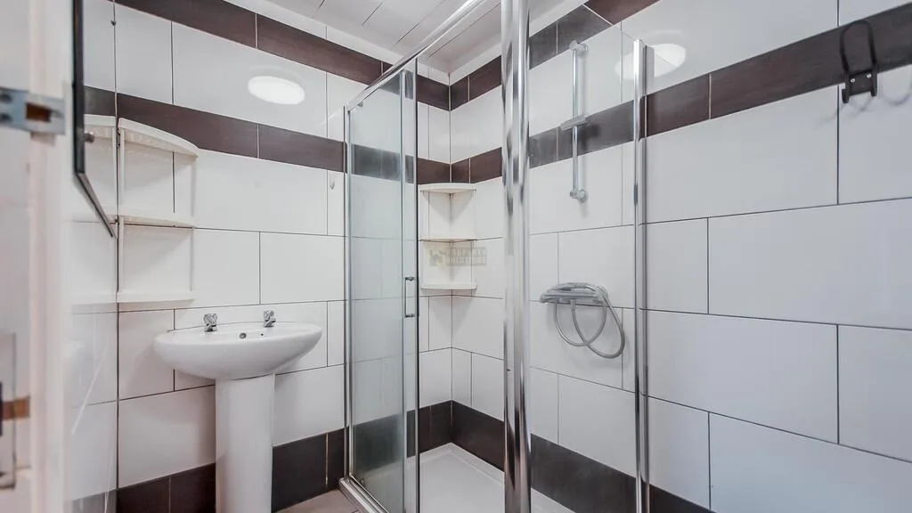 6 bedroom terraced house for rent