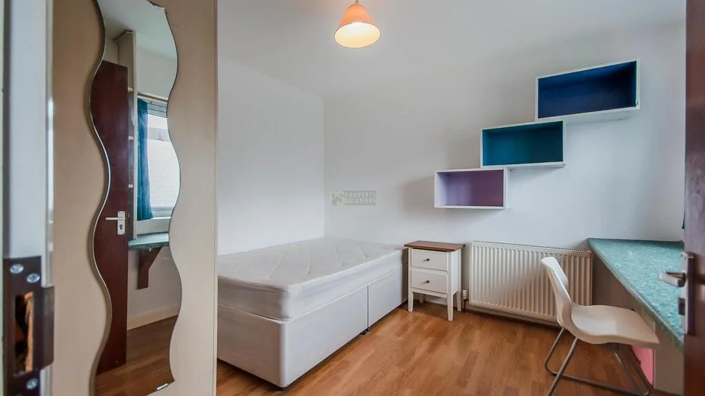 6 bedroom terraced house for rent