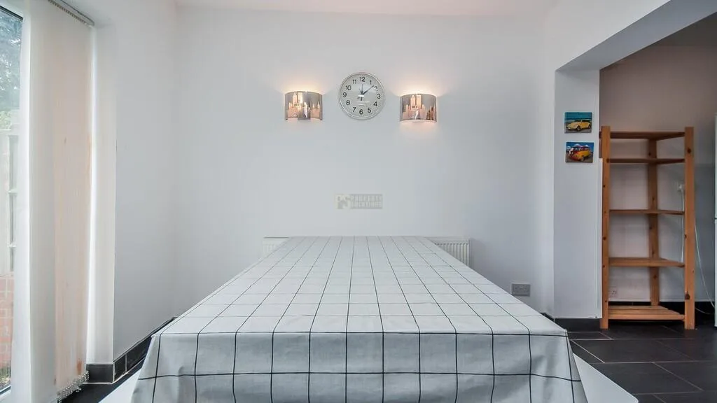 6 bedroom terraced house for rent
