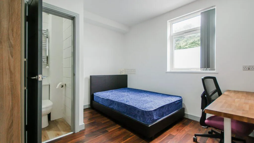 6 bedroom terraced house for rent