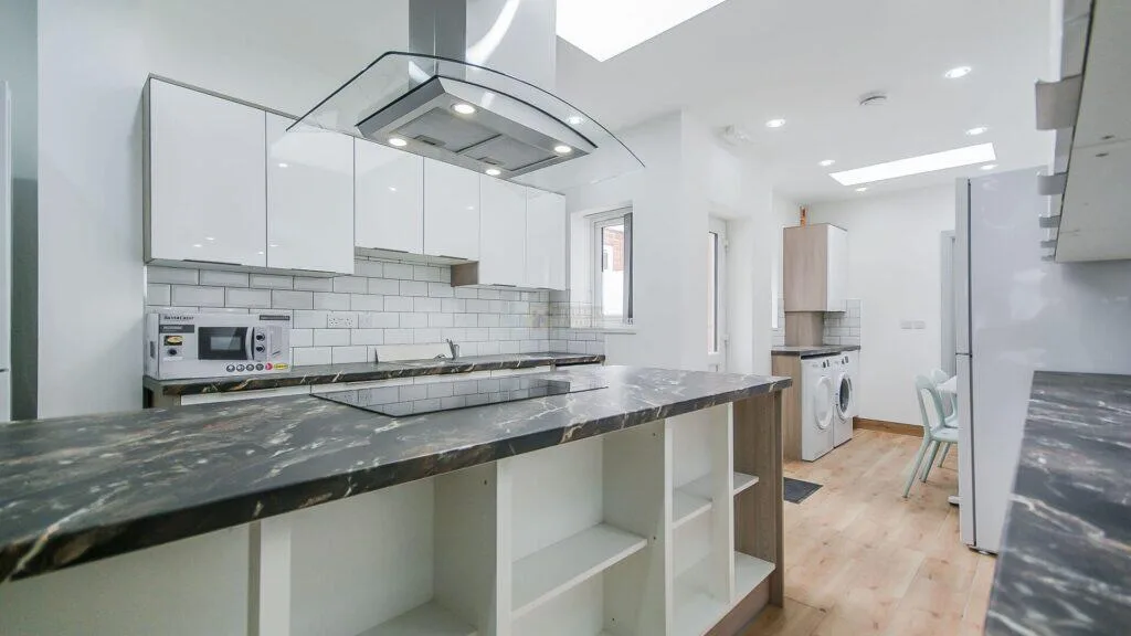 6 bedroom terraced house for rent