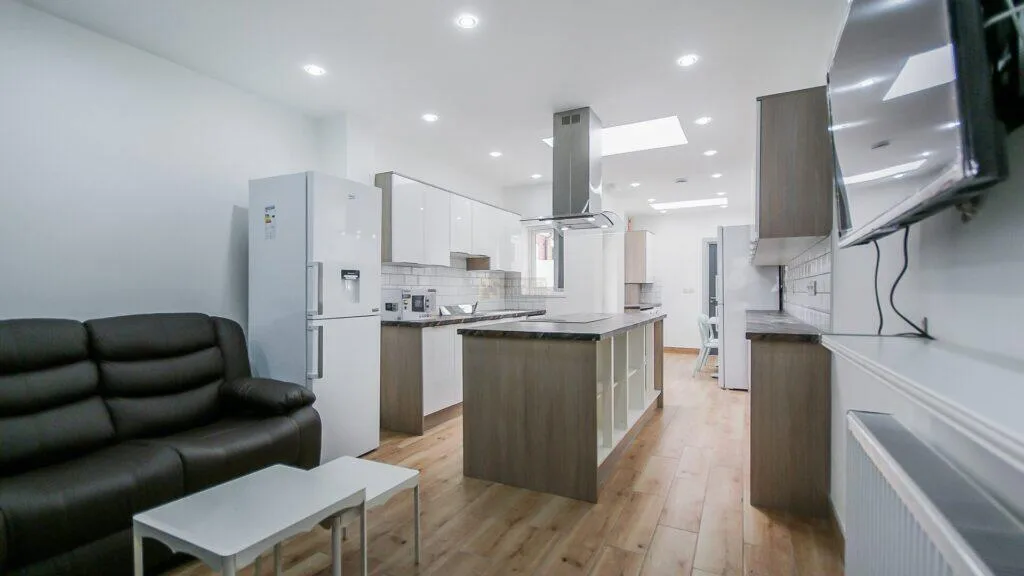 6 bedroom terraced house for rent