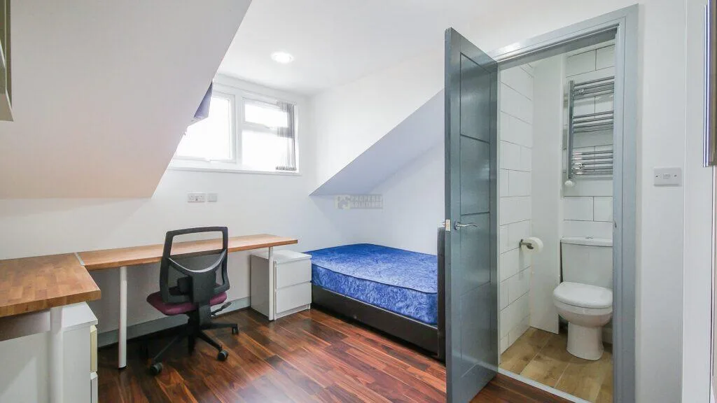 6 bedroom terraced house for rent