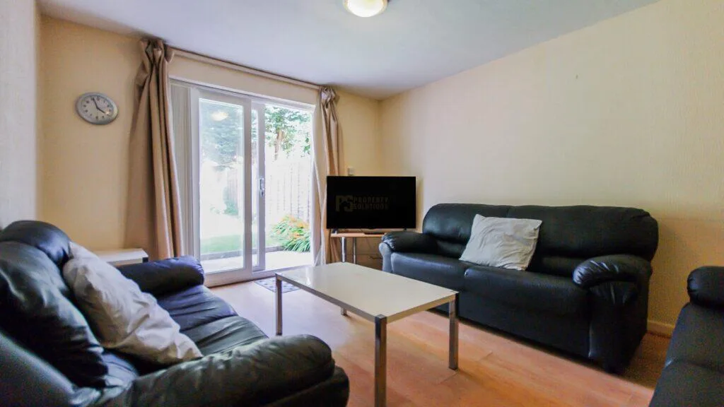 9 bedroom terraced house for rent
