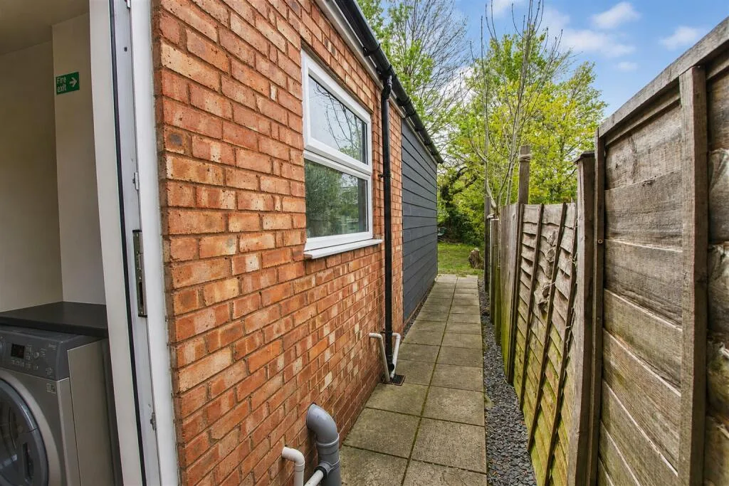 6 bedroom house for rent