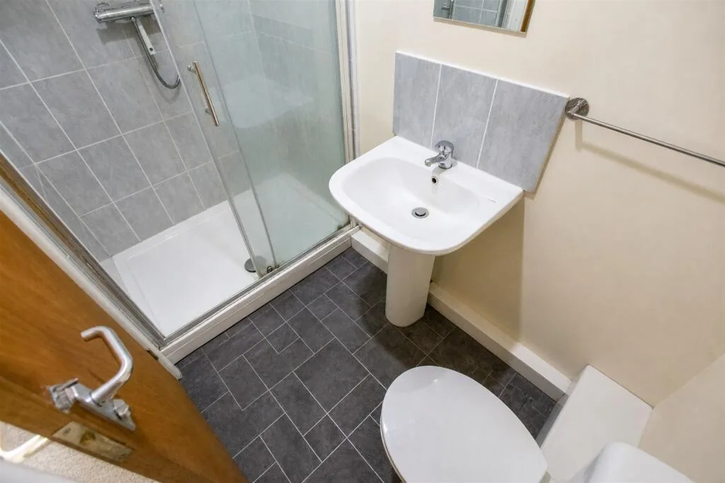 6 bedroom house for rent