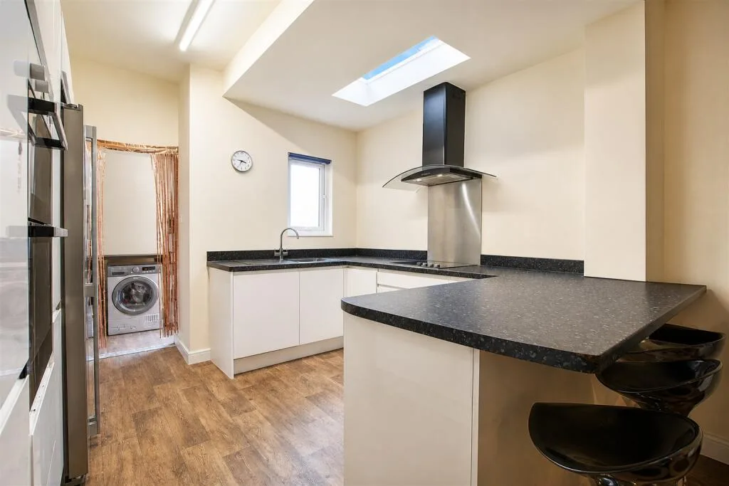 6 bedroom house for rent