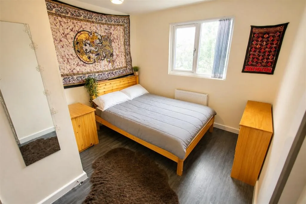 6 bedroom house for rent