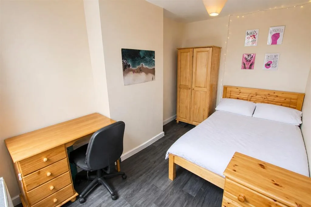 6 bedroom house for rent