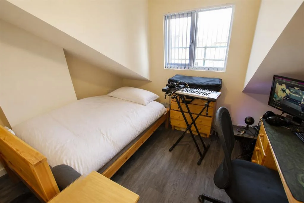 6 bedroom house for rent