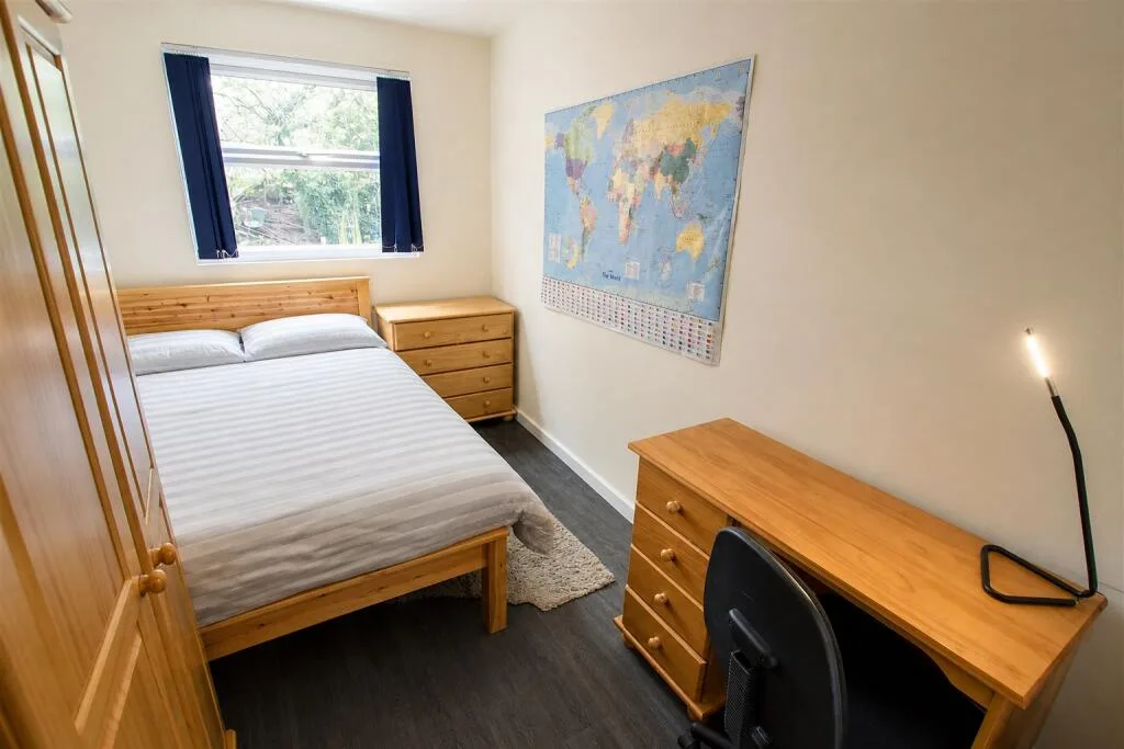 6 bedroom house for rent