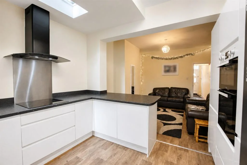 6 bedroom house for rent