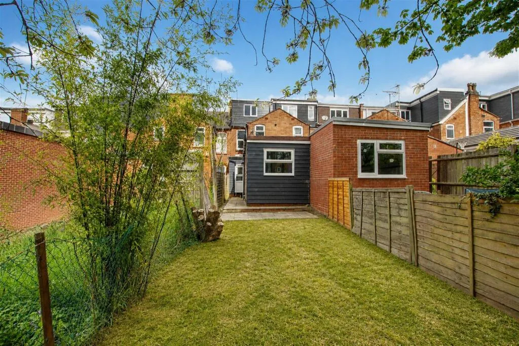 6 bedroom house for rent