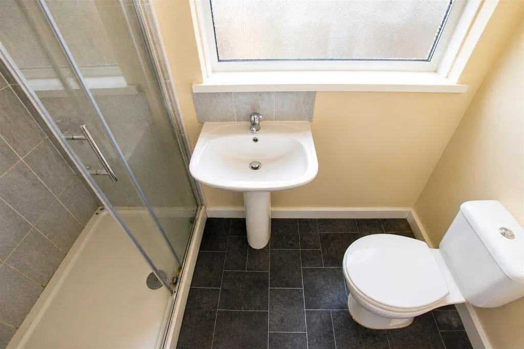 6 bedroom house for rent