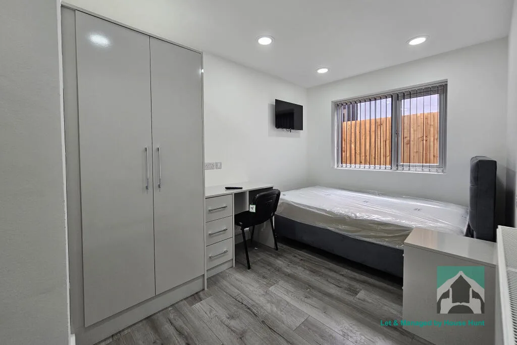6 bedroom house for rent