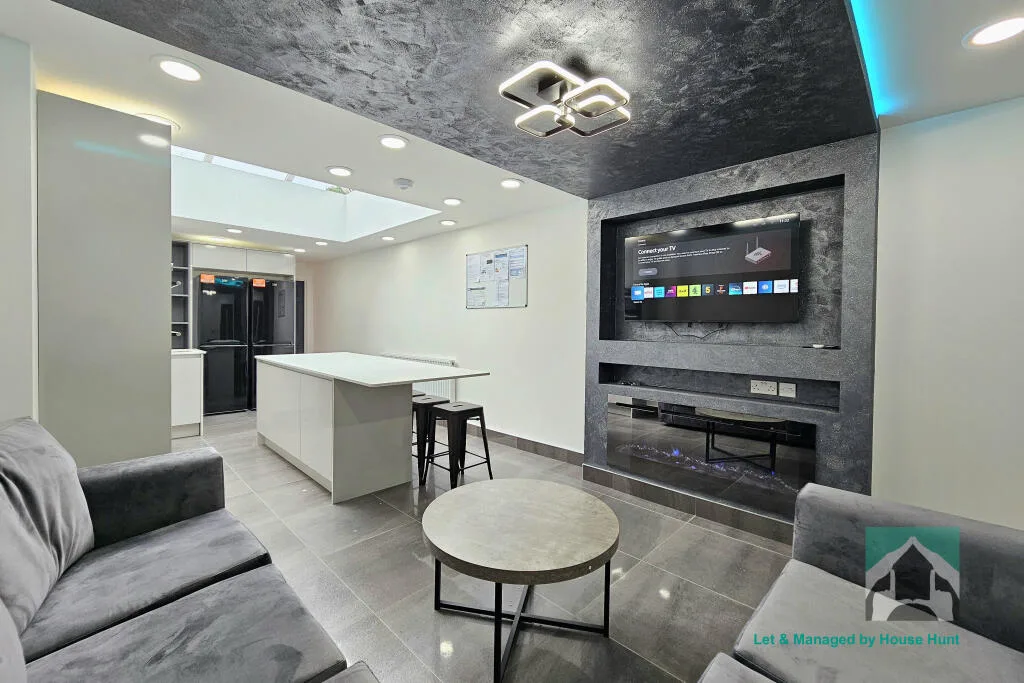 6 bedroom house for rent