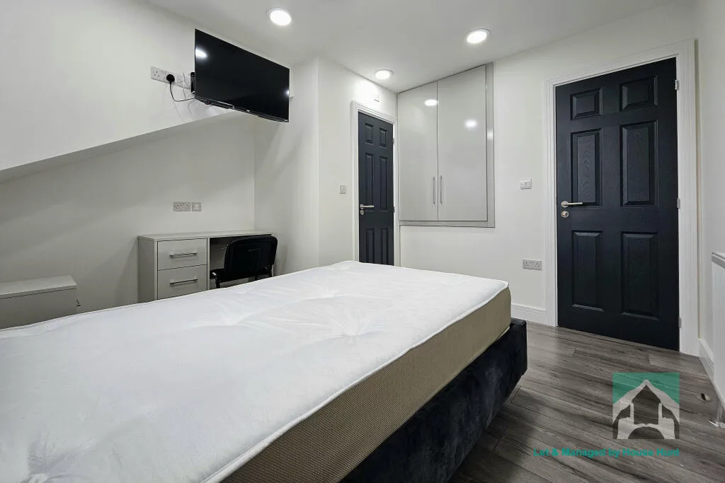 6 bedroom house for rent