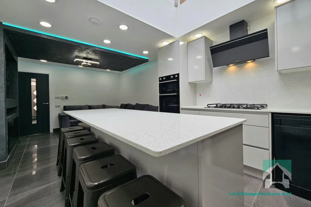 6 bedroom house for rent
