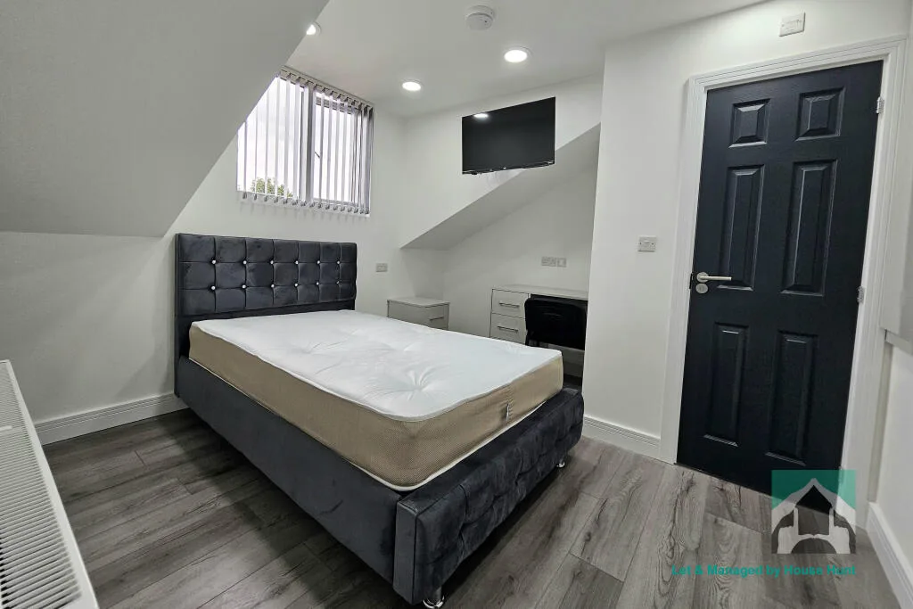 6 bedroom house for rent