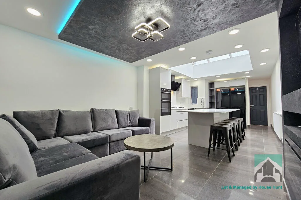 6 bedroom house for rent