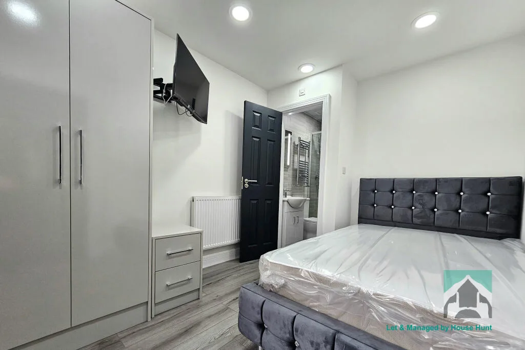 6 bedroom house for rent