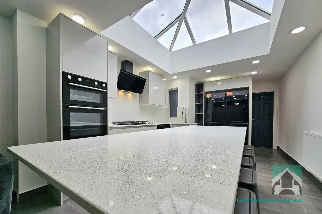6 bedroom house for rent
