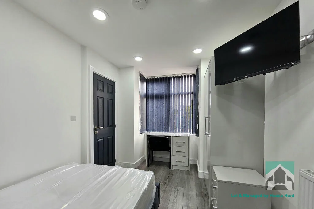 6 bedroom house for rent