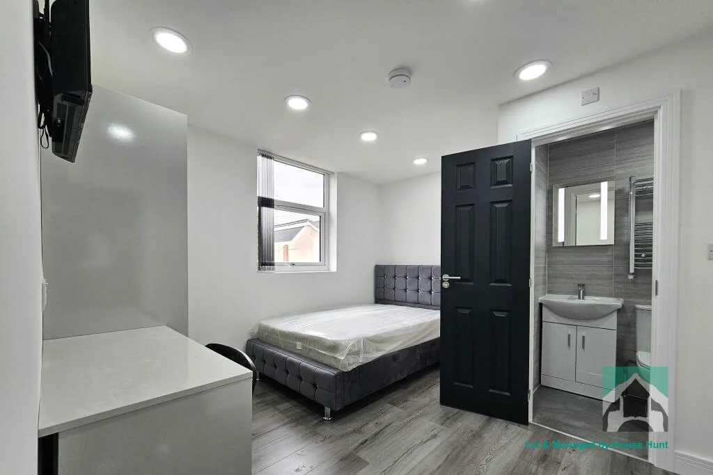 6 bedroom house for rent