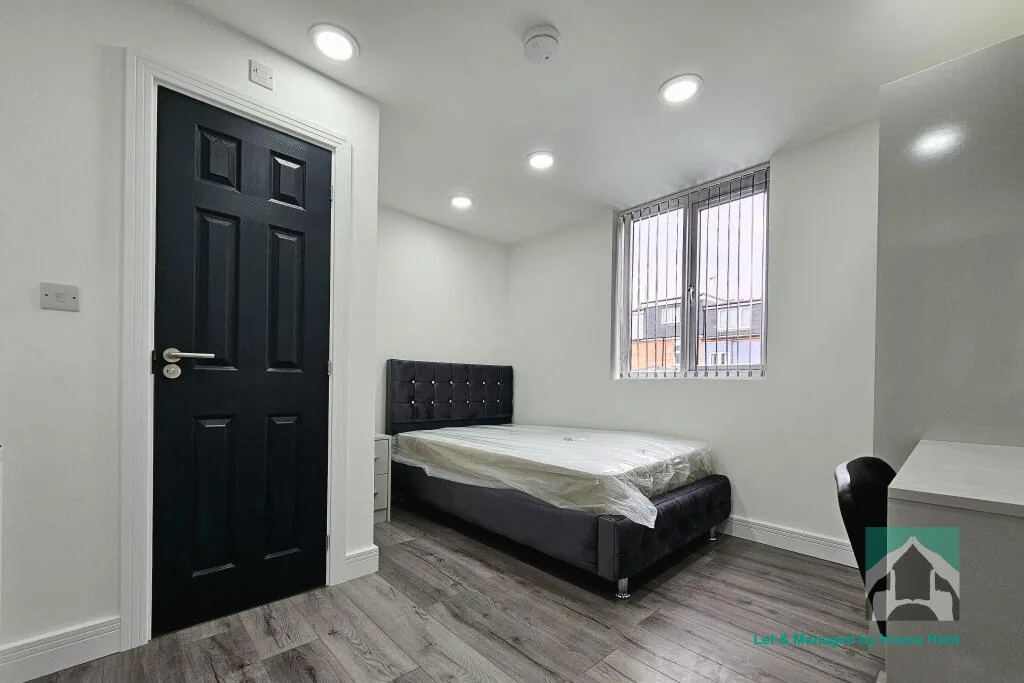 6 bedroom house for rent