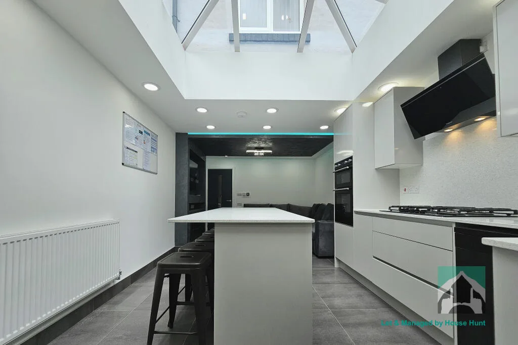 6 bedroom house for rent
