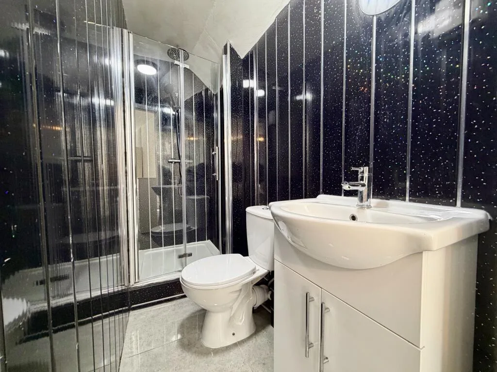 6 bedroom terraced house for rent